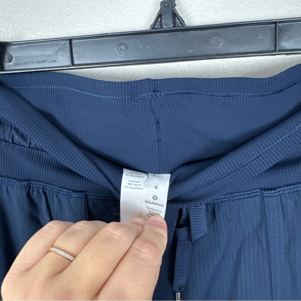 Lululemon Pants Womens 4 Dance Studio Mid Rise Crop 25" W6AVQS Navy Blue Inkwell - Picture 4 of 9